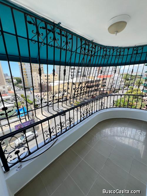 Alquilo Apto en EVARISTO MORALES Con balcon.