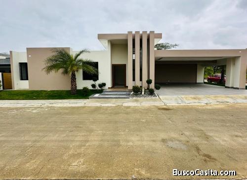 CASA MODERNA DE VENTA EN SANTIAGO