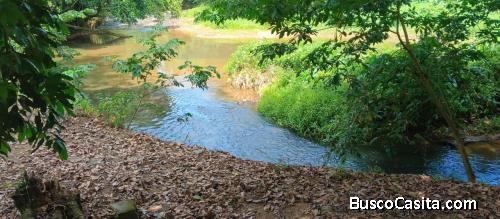 SOLAR CON RIO DE VENTA EN BONAO