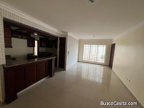 Vendo Apto en CORALES DEL SUR, 1er. Nivel, 3 HABS., 120 Mts.2, Patio, REBAJADO y de OPORTUNIDAD