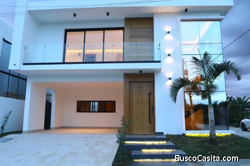 CASA MODERNA DE VENTA EN SANTIAGO