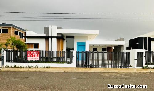 CASA AMPLIA Y MODERNA DE VENTA EN SANTIAGO