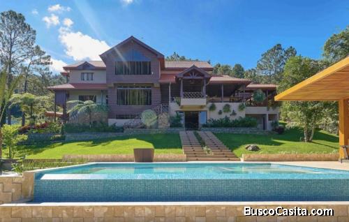 VILLA DE LUJO DE VENTA EN JARABACOA
