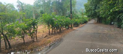 SOLAR CON HERMOSO RIO DE VENTA EN BONAO