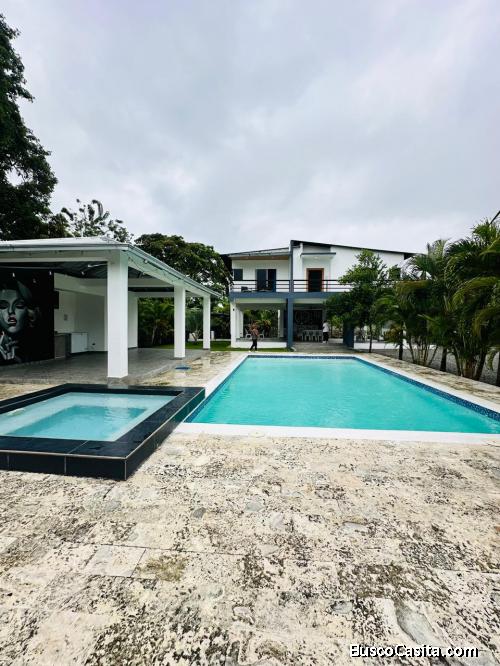 VILLA MODERNA DE VENTA EN BONAO