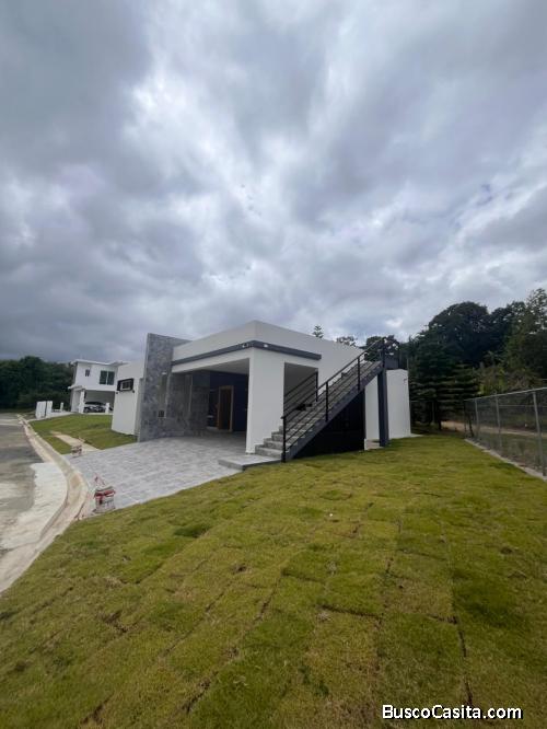 CASA AMPLIA Y MODERNA DE VENTA EN JARABACOA