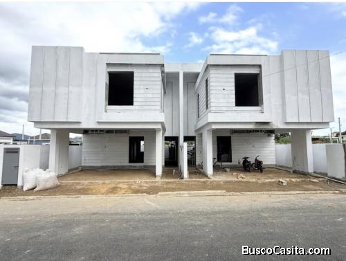 TOWNHOUSE MODERNO DE VENTA EN BONAO