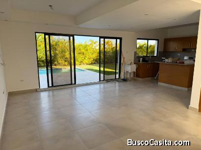 Tres Dormitorios 2.5 Baños Casa en Alquiler en Vistacana Punta Cana