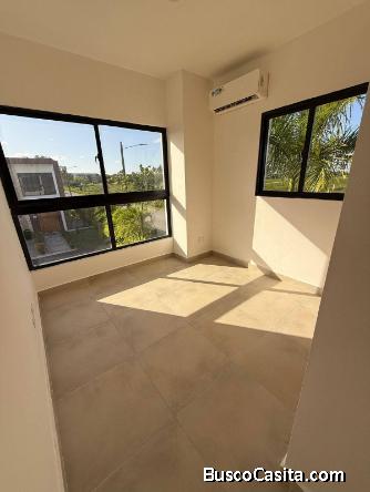 Tres Cuartos 2.5 Baños Villas en Renta en Vistacana RD